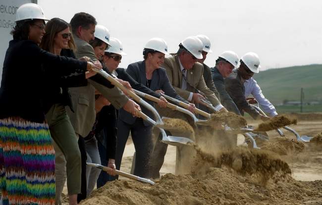 FedEx breaks ground on new hub in Tracy, CA